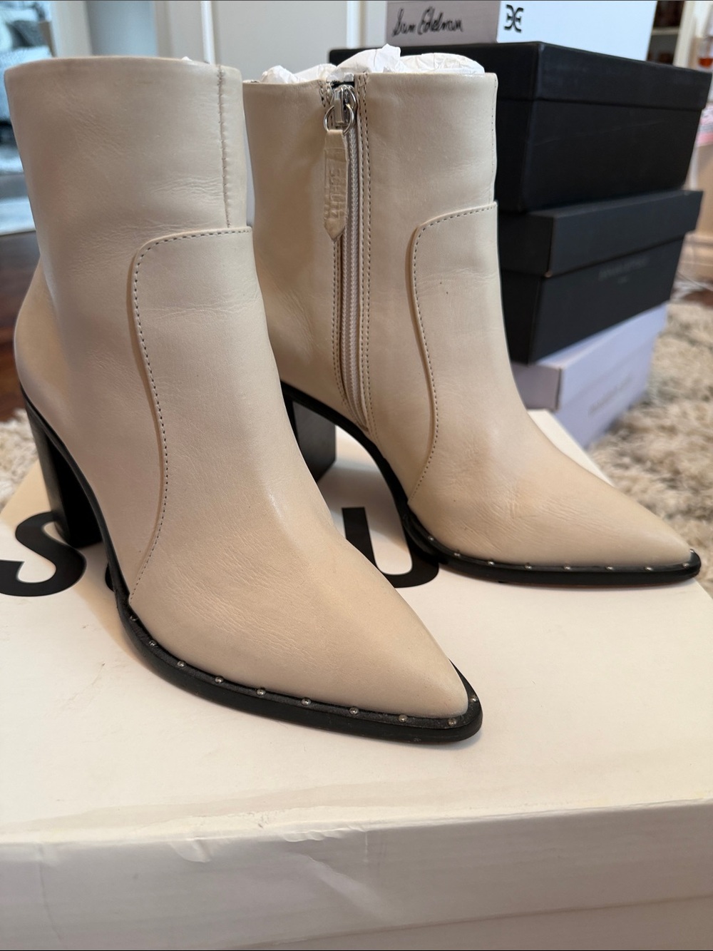Schutz Women's Cream Pointed-Toe Ankle Boots 5.5